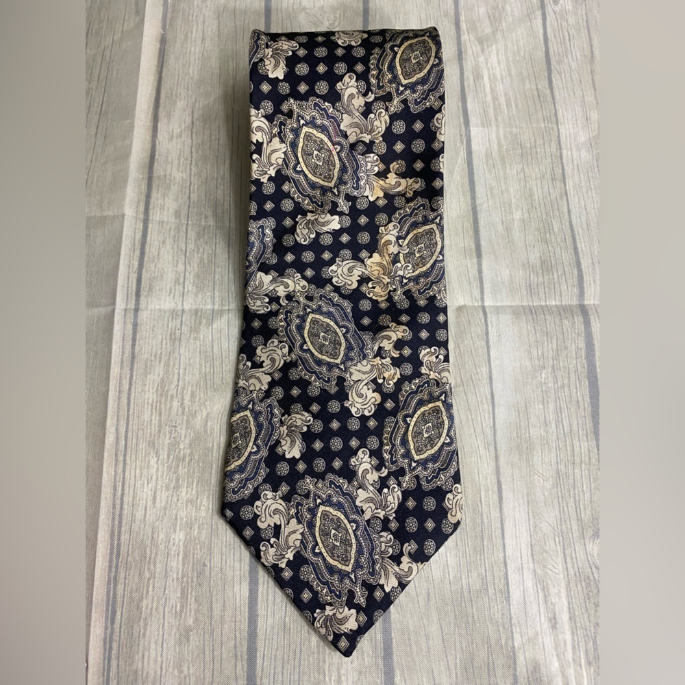 Vintage Wembley 100% Silk Made In USA 58” Long 4” Wide Mens Tie